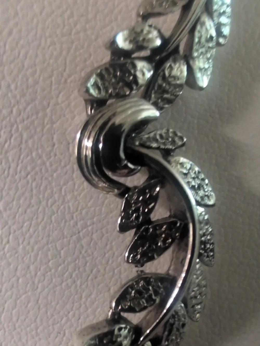 VTG  Coro Diamond Cut Leaf Print Silver Tone Necklace